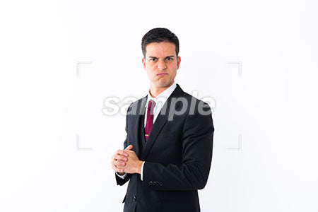 正面を見て手を組んで怒るのポーズをする男性 a0010919PH