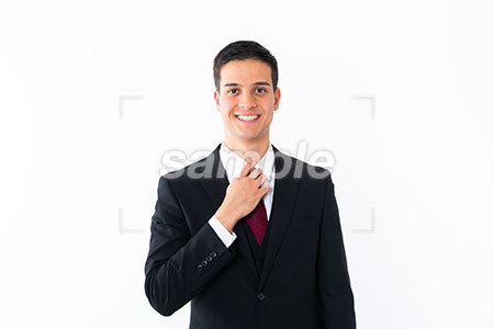 スーツを着ている外国人男性が微笑む a0011002PH