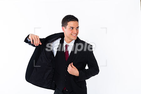 ビジネスマンの男性の笑顔の表情　右を見てジャケットを着て微笑む a0011068PH