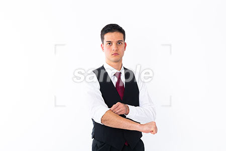 袖をめくって前腕を見せているビジネスマンの男性 a0011098PH