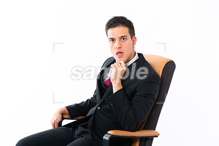 椅子に腰掛けた男性の驚く顔 a0011187PH