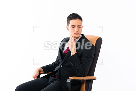椅子に腰掛けた男性の瞑想 a0011211PH
