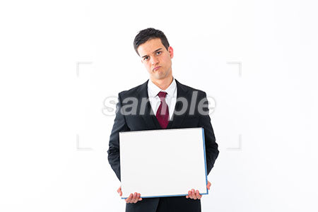 ホワイトボードを持って考える姿のビジネスマンの男性 a0011227PH