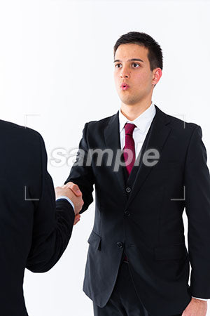 ビジネスマンの男性の握手して驚く a0011275PH