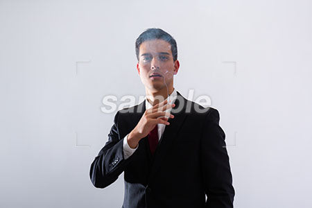 タバコを吸うビジネスマンの男性、普通の表情 a0011283PH