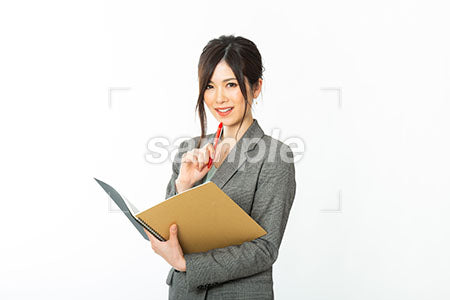 ボールペンとノートを持って微笑む女性 a0021125PH