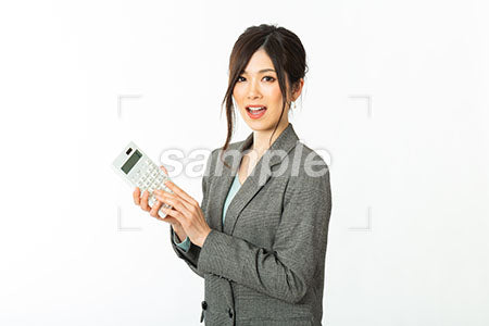働く女性の驚嘆！の表情　電卓を持って驚く a0021250PH