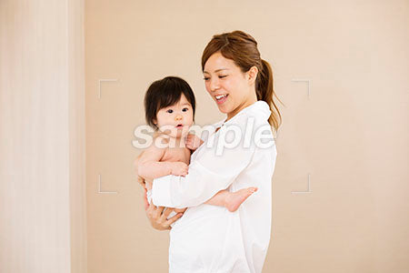 母親と裸の赤ちゃん a0030338PH