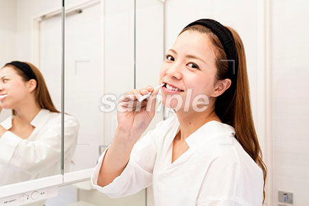 歯を磨く女性 a0030461PH