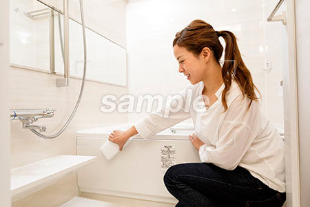 浴槽を掃除する a0030476PH