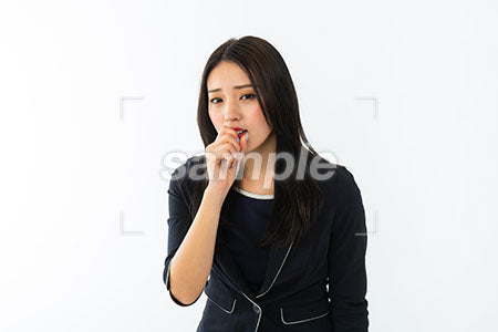 咳をする、口に手をあてる女性 a0040362PH