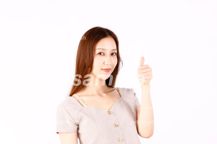 親指を立てるサムズアップの仕草の女性 a0090161