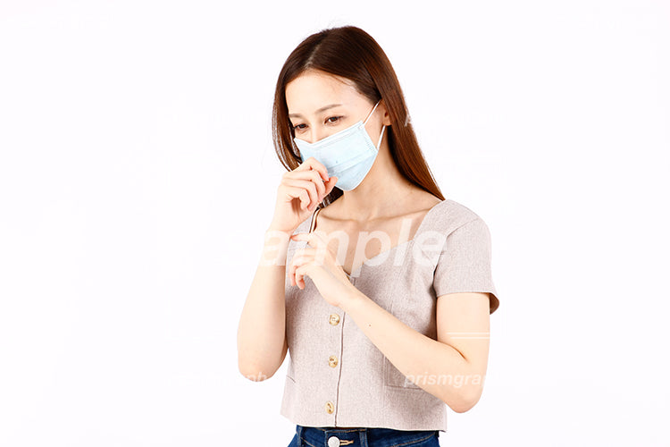 病気で咳をしているマスクの女性 ac090065
