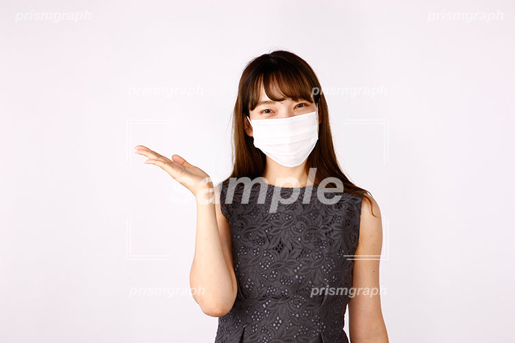 白いサージカルマスクをしている女性社員 aj2080047