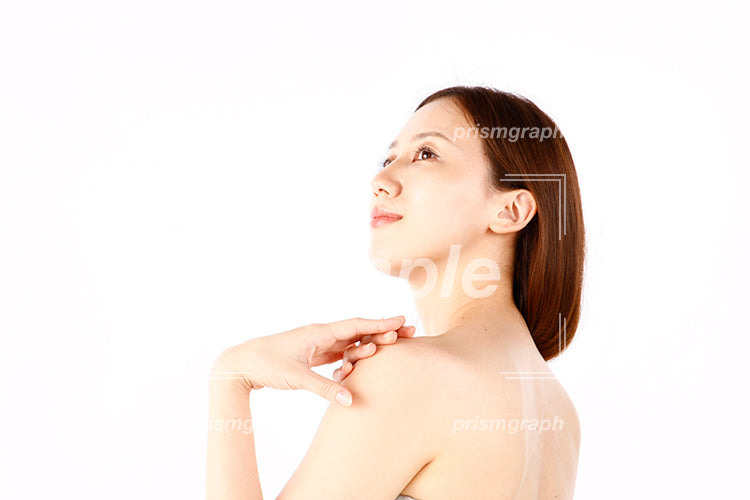 肌を出しているモデルの女性の肩、首回り as090054