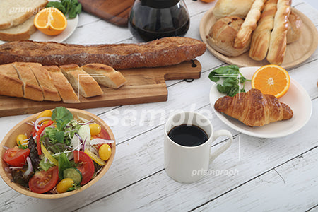 コーヒーとサラダとパンの朝食 c0010024PH