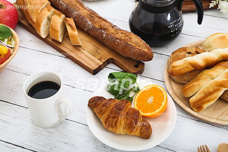 オレンジとコーヒーとパンの朝食 c0010031PH