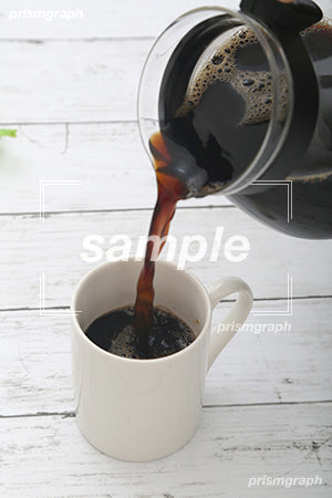 コーヒーをカップに注ぐイメージ c0040007PH