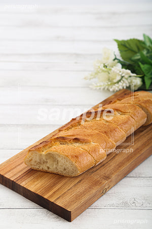 カットされたフランスパン c0070017PH