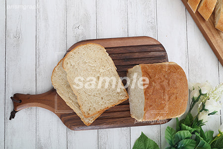 スイライスしている食パン c0070074PH