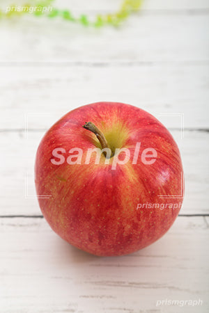 赤いりんご１つ c0120012PH