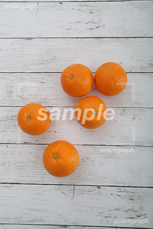 オレンジ５個を上から撮影した c0130005PH