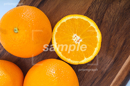 まな板の上で切ったオレンジ c0130031PH