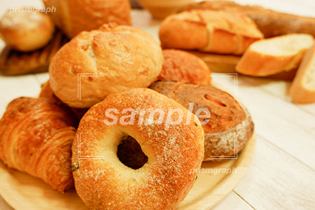 ベーグルなどのパンを集めた c0140010PH