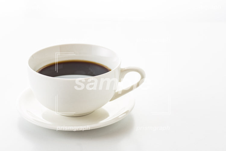 白いコーヒーカップとソーサーのセット c0140011