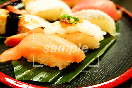 サーモンのネタの握り寿司 c0140030PH