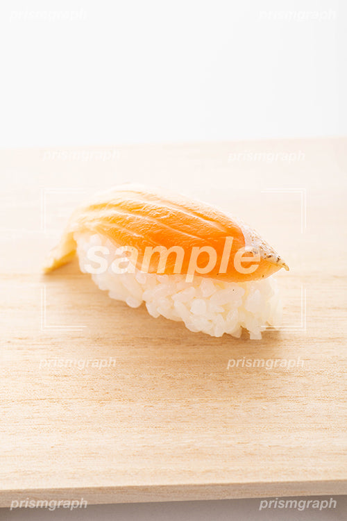 サーモンのにぎり寿司一貫 c0160035