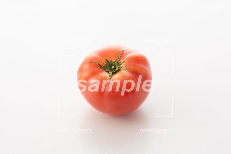 緑黄色野菜の赤いトマトを中央に配置 c02301