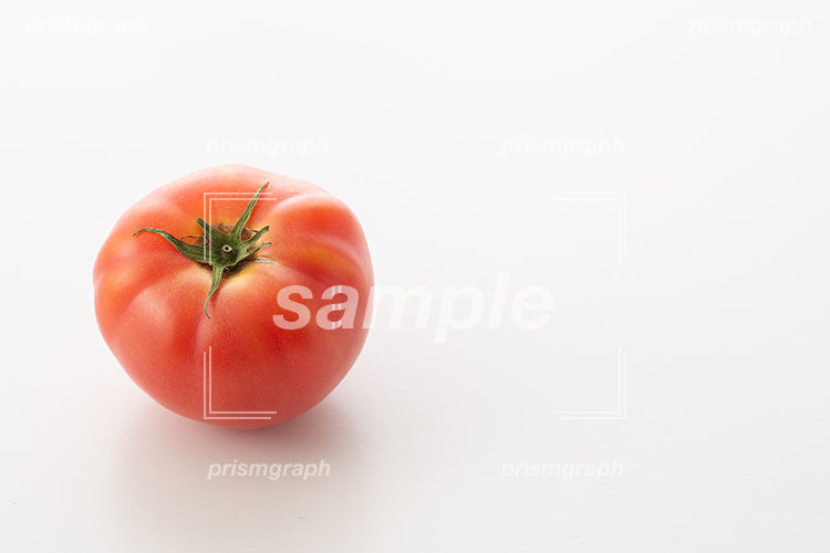 食材の赤いトマトを左側に配置 c02302