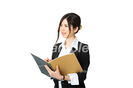 切り抜き写真素材。左を見ながらノートを書いている女性、目線無し（PSD形式/切抜マスク付き） cta0020702PH