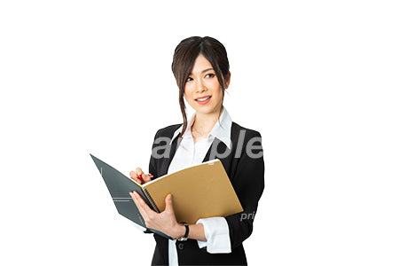 切り抜き写真素材。右を見ながらノートを書いている女性、目線無し（PSD形式/切抜マスク付き） cta0020703PH