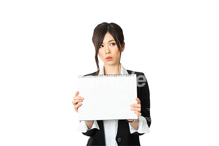 切り抜き。不思議な表情でホワイトボードをもつ日本人女性の、目線無し（PSD形式/切抜マスク付き） cta0020782PH