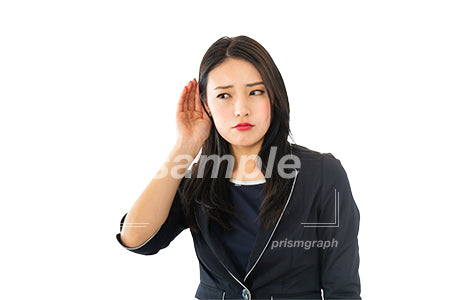 切り抜き。聞こえない、耳に手をあてて話を聞こうとする女性、目線無し（PSD形式/切抜マスク付き） cta0040215PH