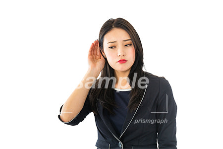 切り抜き。なになに？みみに手をあてて聞いている女性、目線無し（PSD形式/切抜マスク付き） cta0040216PH