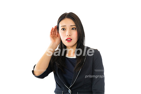 切り抜き。耳に手を当てて話を聞いて驚いている女性、目線無し（PSD形式/切抜マスク付き） cta0040220PH