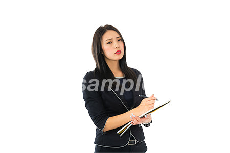 切り抜き写真素材。ノートに筆記しながら怒っている顔の女性、目線有り（PSD形式/切抜マスク付き） cta0040247PH