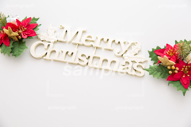 Merry Christmasの文字と飾り f0030007