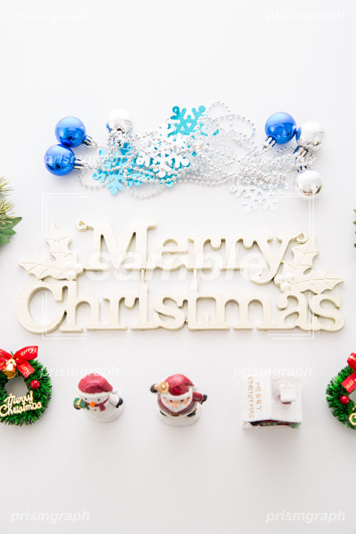 サンタの人形とクリスマスの文字 f0030015