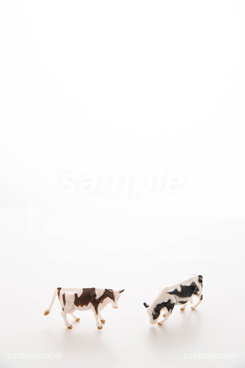 白黒のホルスタインの牛のおもちゃ f1514
