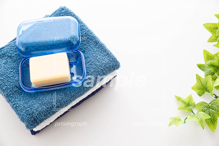 セッケンと青いタオルの洗面の用具 f1917